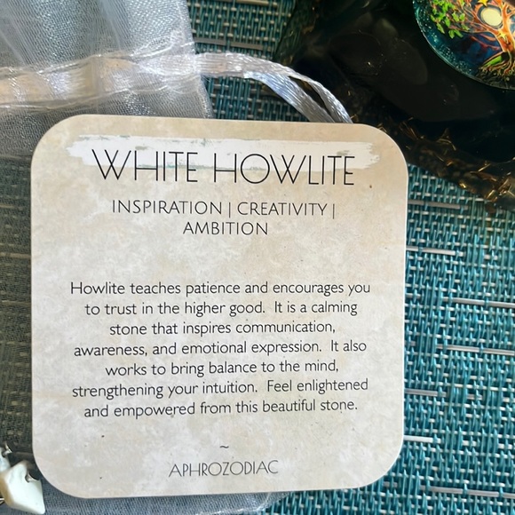 White Howlite chip bracelet - Picture 4 of 6